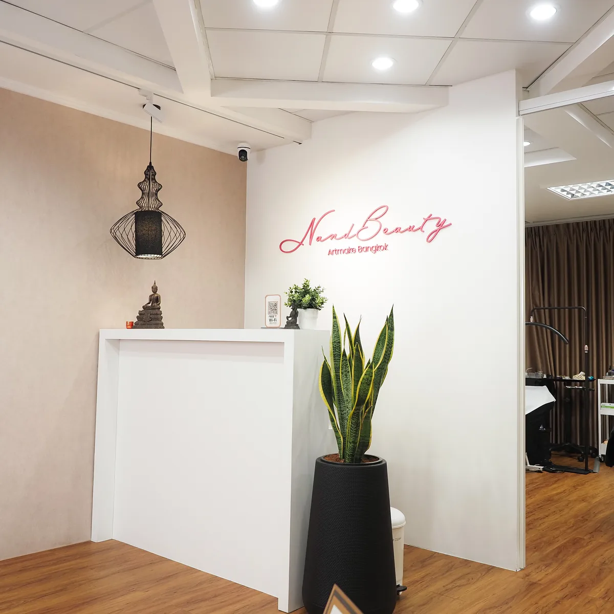 ราคาสักคิ้วชัดเจน ไม่มีค่าใช้จ่ายแอบแฝง ที่ N&Beauty อโศก